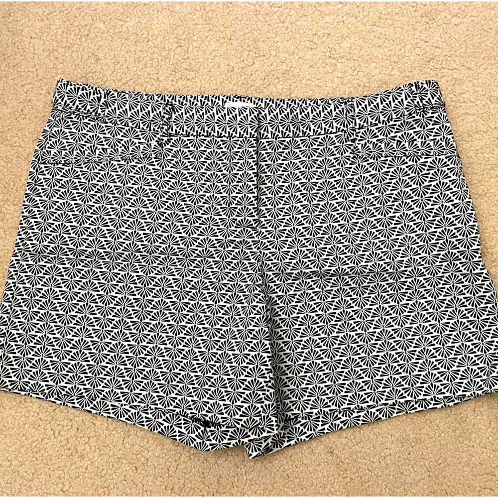 Shorts by laundry in Black and white .  ladies non iron